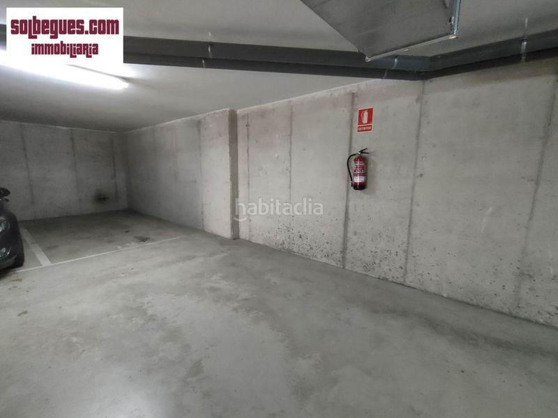 Foto f05bdb3e-9375-4596-a607-7690db0007dc. Aparcament cotxe a Begues