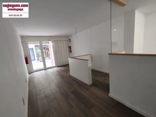 Local Comercial a Begues. Begues centro  local en zona peatonal