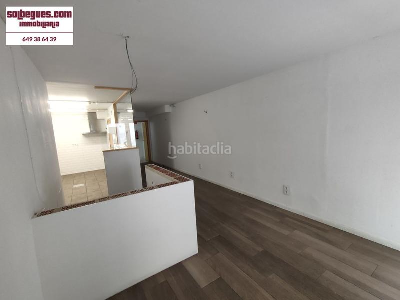 Foto 2fe5c5fd-5b5c-465e-8ece-dfc7d4e5c113. Local comercial centro local en zona peatonal en Begues