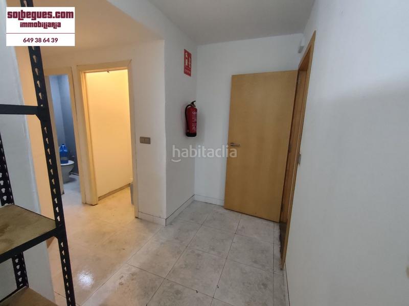 Foto 5536b057-d6d8-4328-b069-873fc7aed006. Local comercial centro local en zona peatonal en Begues
