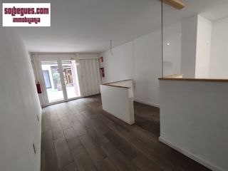 Geschäftsraum in Begues. Begues centro  local en zona peatonal