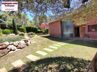 Casa a Begues. Begues magnifica vivienda de obra vista y piscina