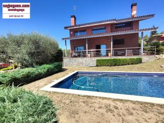 Casa a Begues. Begues magnifica vivienda de obra vista y piscina