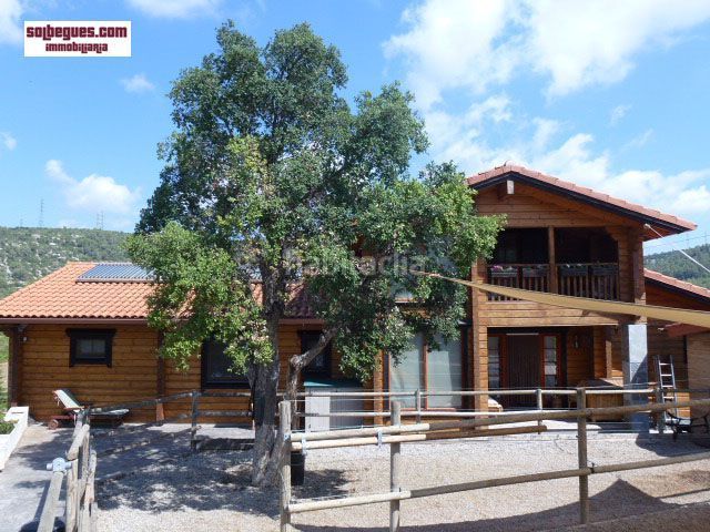 Foto 71b49814-04a2-437f-b861-6839c455c583. Casa amb calefacció aparcament piscina a Begues