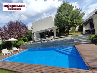 House  Mestral. Begues bon solei casa diseño comoda y luminosa con piscina