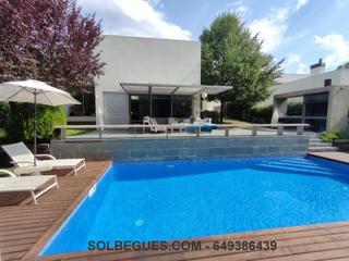 Casa  Mestral. Begues bon solei casa diseño comoda y luminosa con piscina