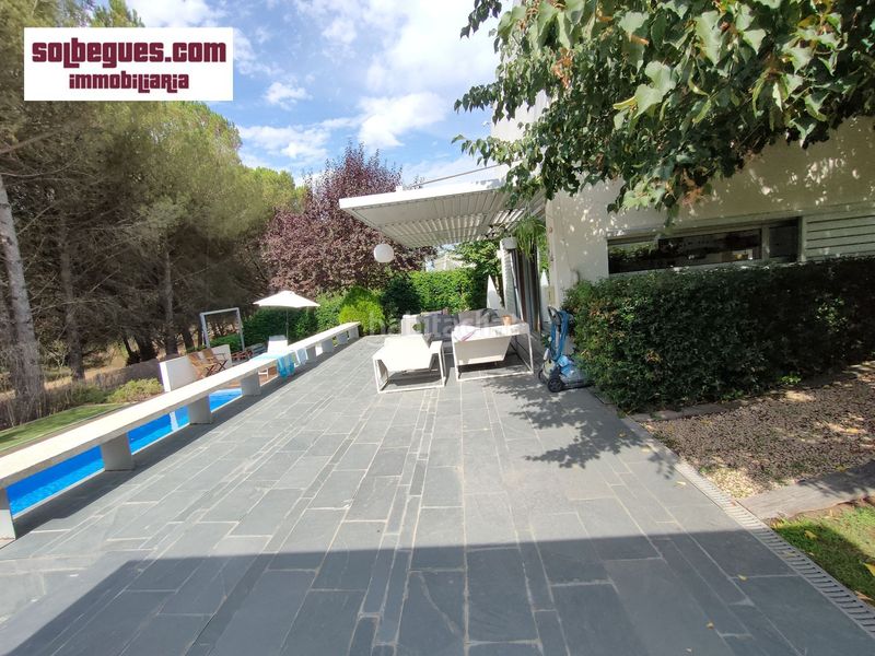 Foto abf4d7dc-e2e3-4c5b-844c-03096530a374. Casa amb calefacció aparcament piscina a Begues