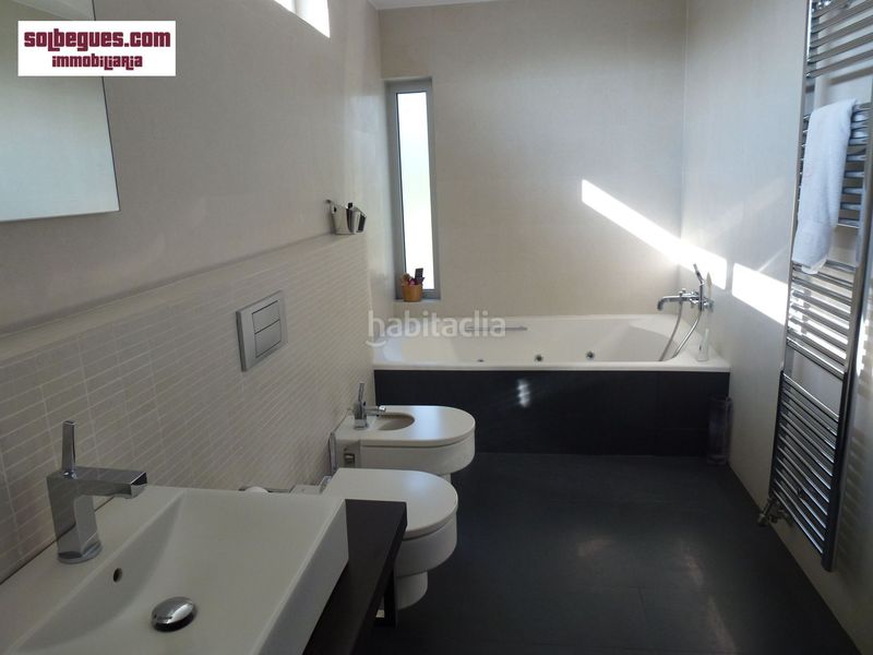 Foto bd29562d-3446-4255-804a-24d33b4564de. Casa amb calefacció aparcament piscina a Begues