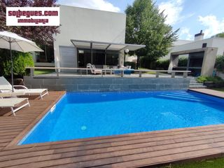 Casa  Mestral. Begues bon solei casa dise�o comoda y luminosa con piscina