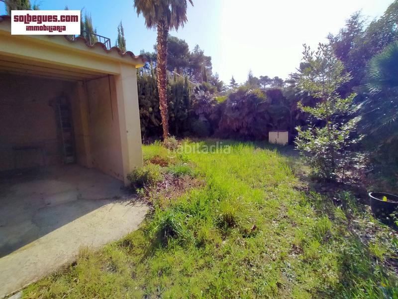 Foto 0d1c3a19-29a3-469e-8557-630224018e15. Alquiler local comercial centro local diafano con salida humos terraza en Begues