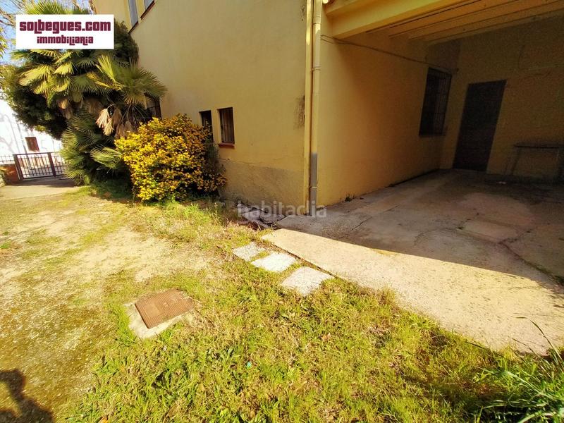 Foto 132f6797-f6c1-4c94-934b-774a794b20a3. Alquiler local comercial centro local diafano con salida humos terraza en Begues