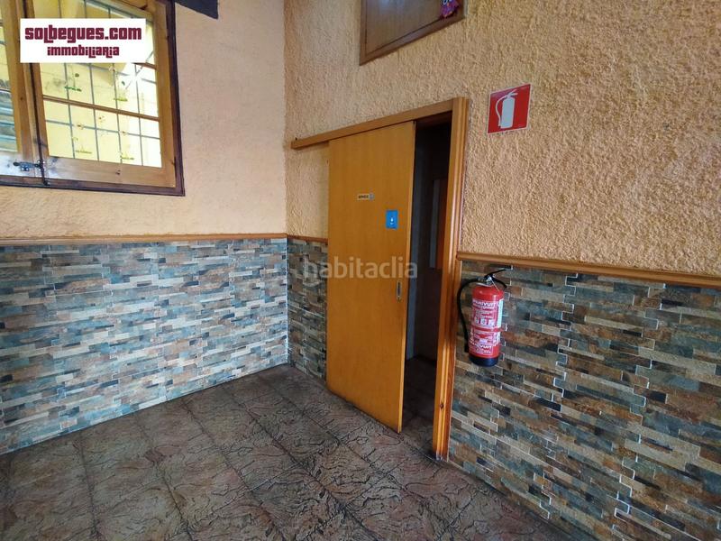 Foto a793133b-1d8c-435f-a07d-8219963e3869. Alquiler local comercial centro local diafano con salida humos terraza en Begues