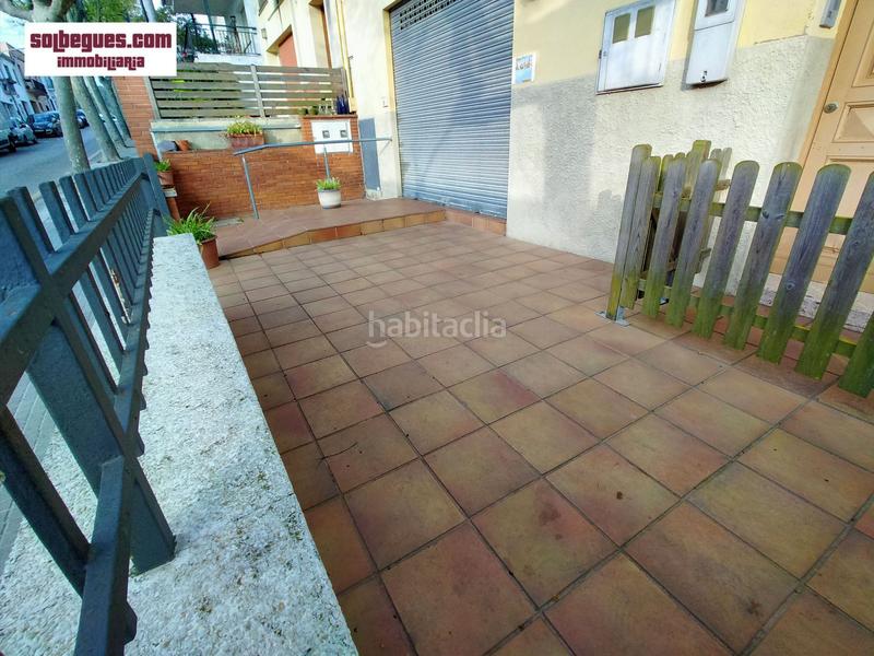 Foto c77ba284-7f04-44a2-93fe-06d598760ebd. Alquiler local comercial centro local diafano con salida humos terraza en Begues