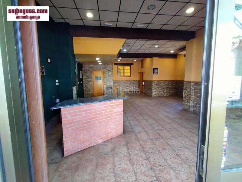 Foto d0990ead-3694-49e7-97f1-81c753418508. Alquiler local comercial centro local diafano con salida humos terraza en Begues