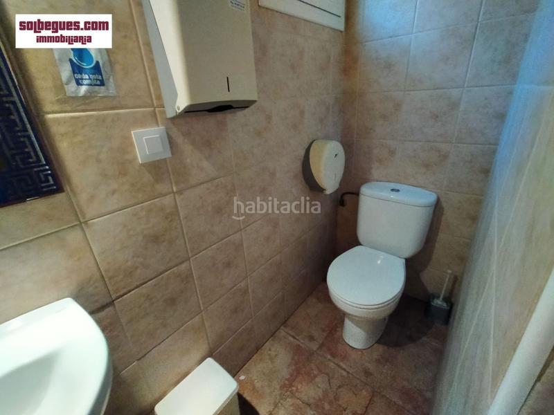 Foto d159b1ee-dd43-4100-a757-5a942d603556. Alquiler local comercial centro local diafano con salida humos terraza en Begues
