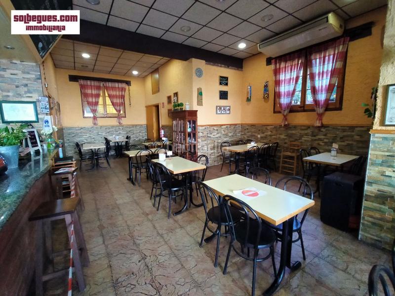 Foto d88f8e80-532d-4945-affb-785fd7c5b60d. Alquiler local comercial centro local diafano con salida humos terraza en Begues