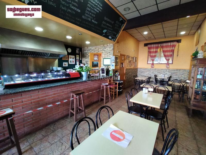 Foto f4f60eaf-b530-415c-b7ca-bbb96dfc897c. Alquiler local comercial centro local diafano con salida humos terraza en Begues