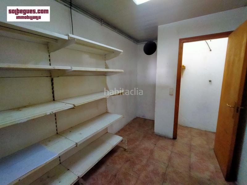 Foto ff34bb54-178c-498d-a2d4-70d40b444ccd. Alquiler local comercial centro local diafano con salida humos terraza en Begues