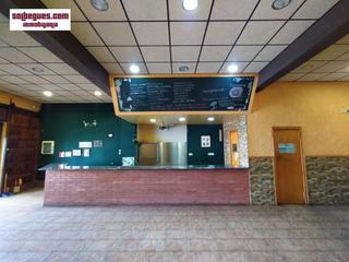 Lloguer Local Comercial a Begues. Begues centro local diafano con salida humos terraza