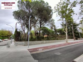 Terrain résidentiel à Begues. Begues centro amplio terreno esquinero