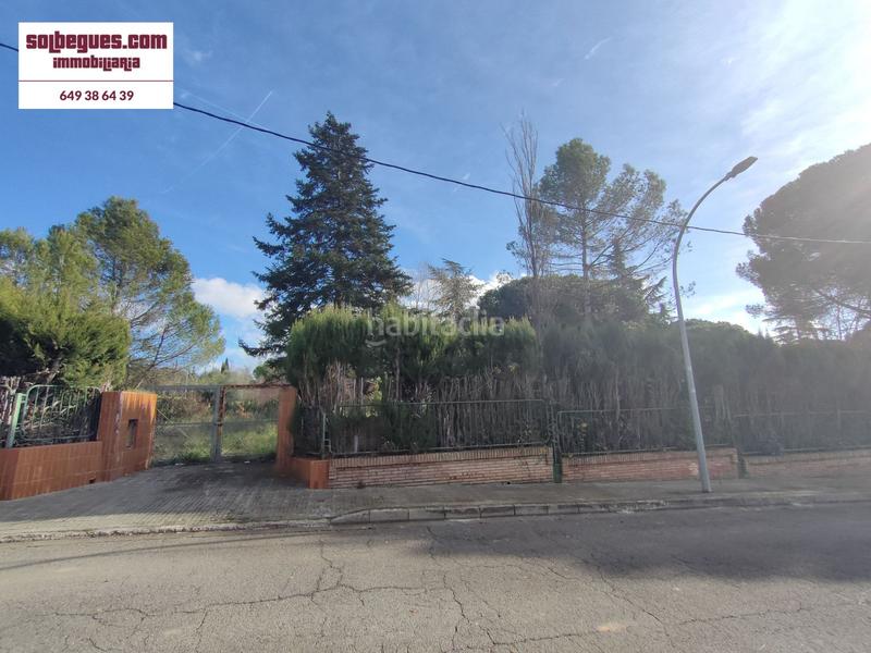 Foto c7184920-1f95-4f48-85c5-c3fc5a577fc0. Terreno residencial centro amplio terreno esquinero en Begues