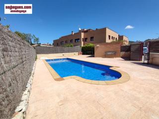 Pis a Begues. Begues centro piso exterior 3 habitaciones zona comunitaria pisc