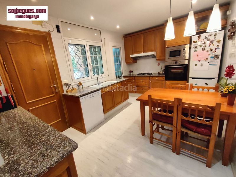 Foto 523c33dd-6159-44f0-94dc-137e775cdc9a. Casa amb calefacció aparcament piscina a Begues