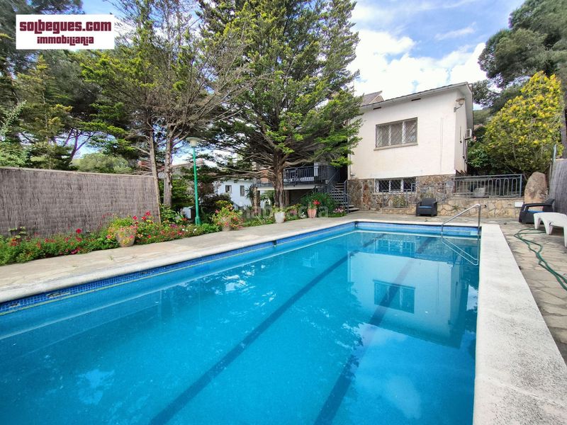Foto cba585fa-3521-4892-9b2b-bd9534e66d70. Casa amb calefacció aparcament piscina a Begues