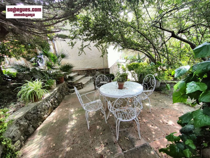 Foto f59d4690-9253-49c7-982e-41d0ebc74503. Casa amb calefacció aparcament piscina a Begues