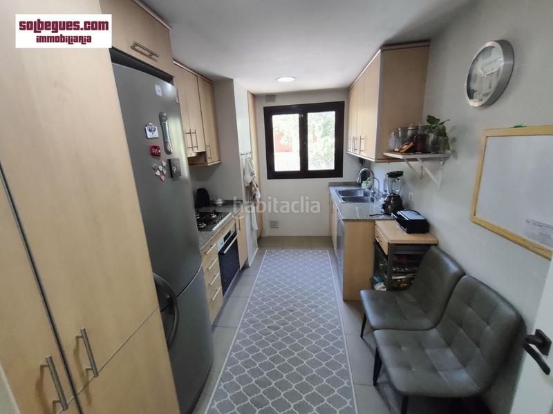 Foto 5ef74d86-8a81-46e0-a7f7-89ede9295a27. Piso barceloneta piso luminoso 3 habitaciones parking y trastero en Begues