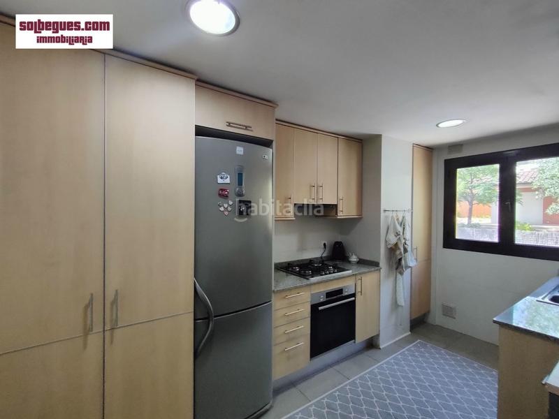 Foto f0520715-5bc8-4bc5-bc3c-80bc07a5fde8. Piso barceloneta piso luminoso 3 habitaciones parking y trastero en Begues