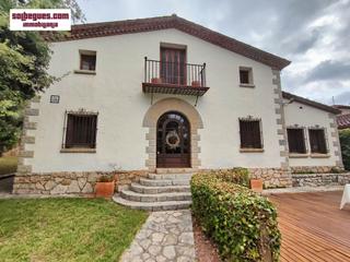 Casa in Begues. Begues centro. masía catalogada de 1934 totalmente renovada, una