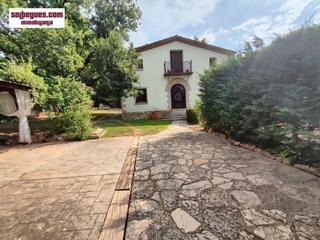 Casa a Begues. Begues centro. masia reformada con encanto rustico, funcional e