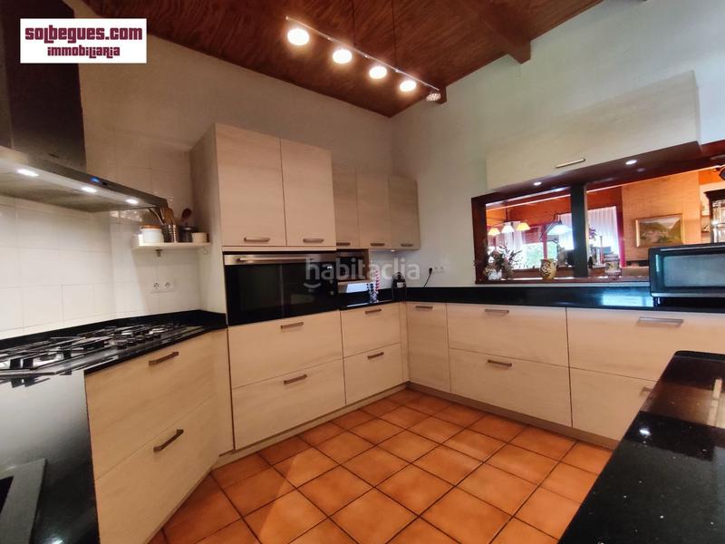 Foto 300a8d9f-f4aa-4e1f-a27a-01767cc3ba2a. Casa can sadurni. comoda casa de obra vista con piscina y amplio jardín intimo en Begues