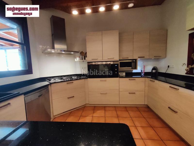 Foto b78daf0a-bec6-438f-bb51-1eb3ed8163f7. Casa can sadurni. comoda casa de obra vista con piscina y amplio jardín intimo en Begues