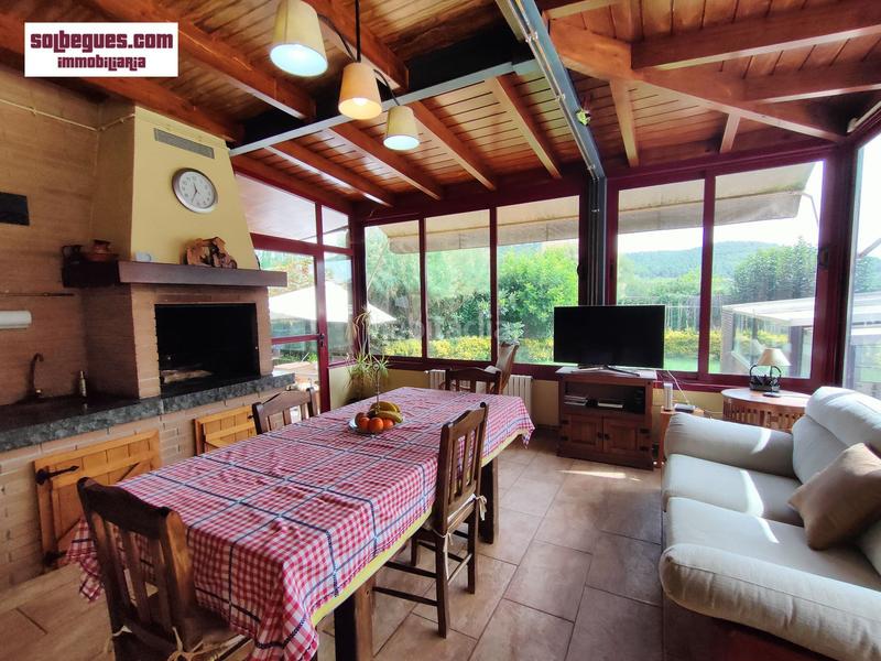 Foto bf7506cc-82a4-48e7-992e-f1be62977204. Casa can sadurni. comoda casa de obra vista con piscina y amplio jardín intimo en Begues