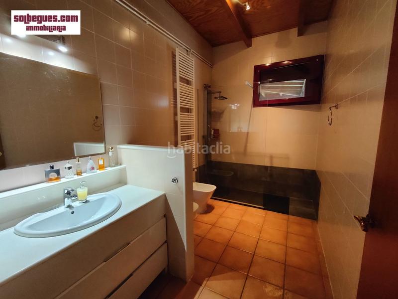 Foto c5a7ac2f-78b3-4d78-92ff-eb379764e286. Casa can sadurni. comoda casa de obra vista con piscina y amplio jardín intimo en Begues