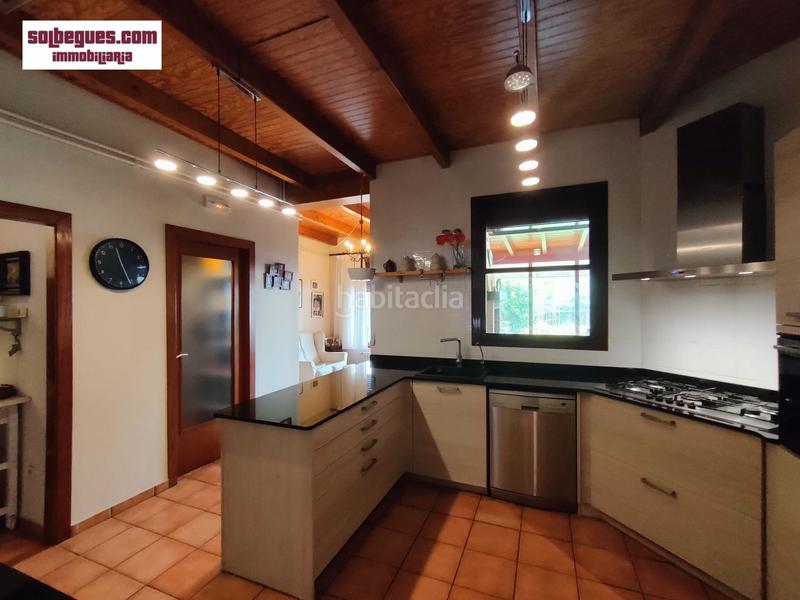 Foto dd91d96c-f738-4b5f-a324-4a15fcfe5f6d. Casa can sadurni. comoda casa de obra vista con piscina y amplio jardín intimo en Begues