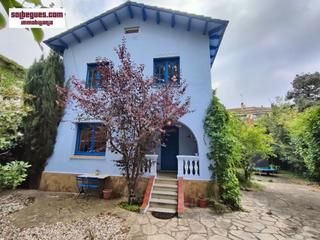 Maison à Begues. Begues centro. casa catalogada con encanto