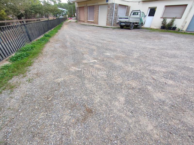 Foto 31c16789-8ad7-40e3-9c47-03e4eb0b8569. Location local commercial dans Begues