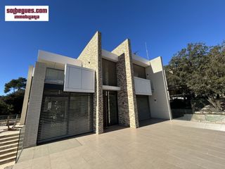 House in Begues. Begues. can amell. casa de diseño confortable luminosa y domotiz