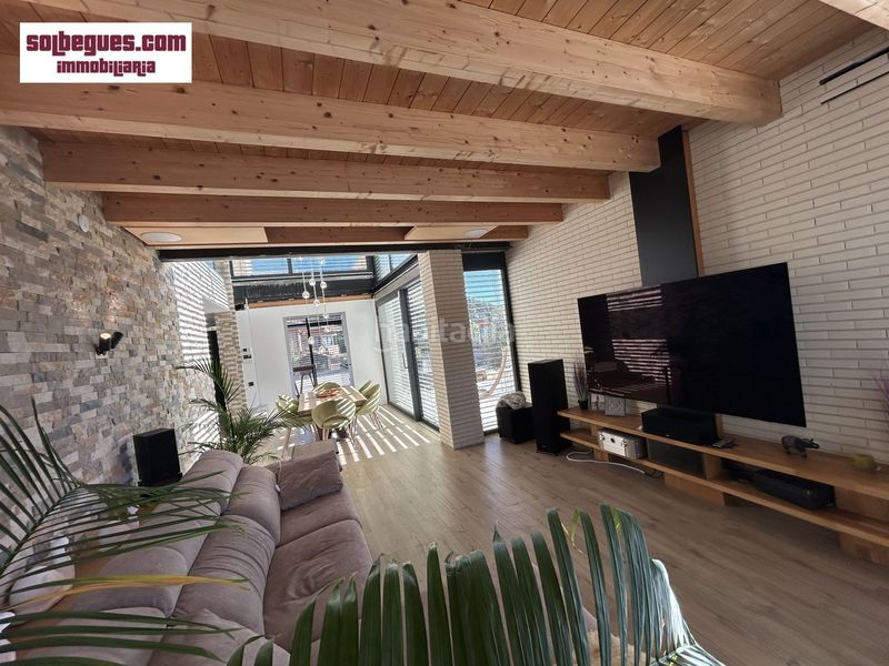 Foto 2f52fbcb-2a67-4d89-8296-969d6767c21c. Casa amb calefacció aparcament piscina a Begues