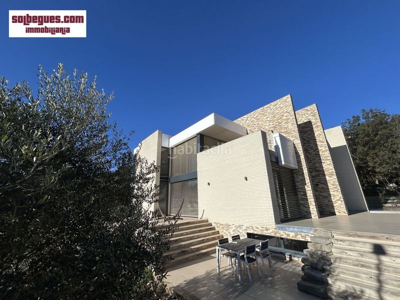 Foto 6c5155b0-ab18-443e-8620-44c4bcba4235. Casa amb calefacció aparcament piscina a Begues