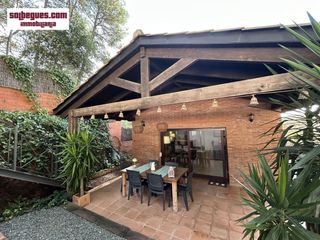 Casa en Begues. Begues can amell. casa calida y comoda en perfecto estado.