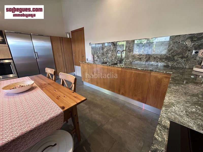 Foto 84c1a9ab-25e4-48a5-9872-d8ed7b8090ff. Casa amb calefacció aparcament piscina a Begues