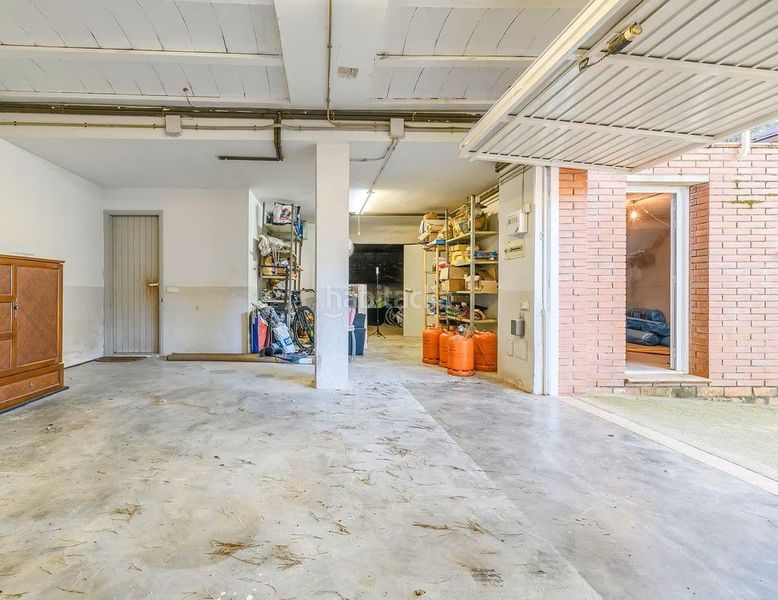 Foto 4843cb32-7e16-42e7-b57e-18a3237eb5b2. Casa amb calefacció aparcament a Begues