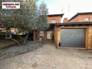Casa a Begues. Begues barceloneta. casa obra vista cómoda en dos plantas con ja