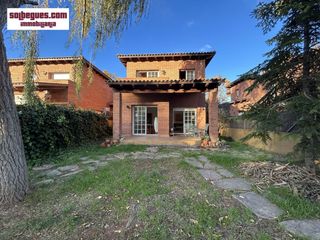Haus in Begues. Begues barceloneta. casa obra vista c�moda en dos plantas con ja