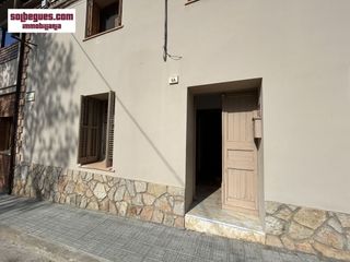 Appartement à Begues. Begues centro piso planta baja 3 habitaciones.