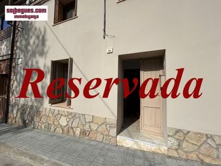 Appartement à Begues. Begues centro piso planta baja 3 habitaciones.